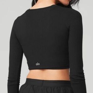 ALO Yoga Black Long Sleeve Crop Top